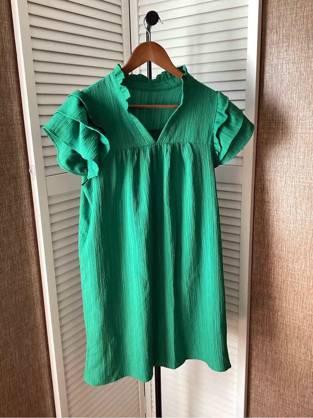Women’s Emerald Green Ruffle Sleeve V-Neck dress